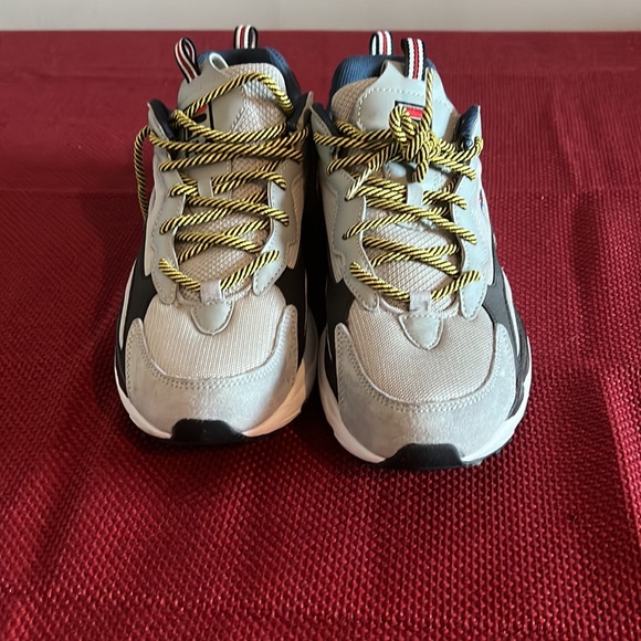 Filas - Picture 2 of 3